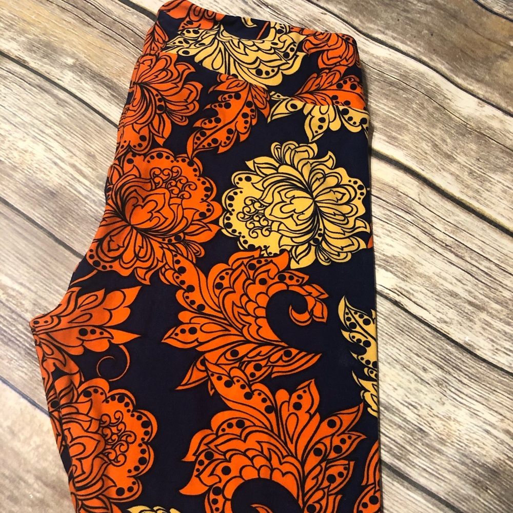 New LuLaRoe Tall and Curvy Leggings